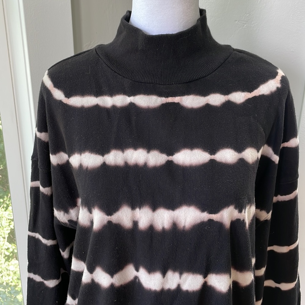 Wild Fable Oversized Black White Tie Dye Mockneck Sweatshirt Size Medium - Picture 3 of 7